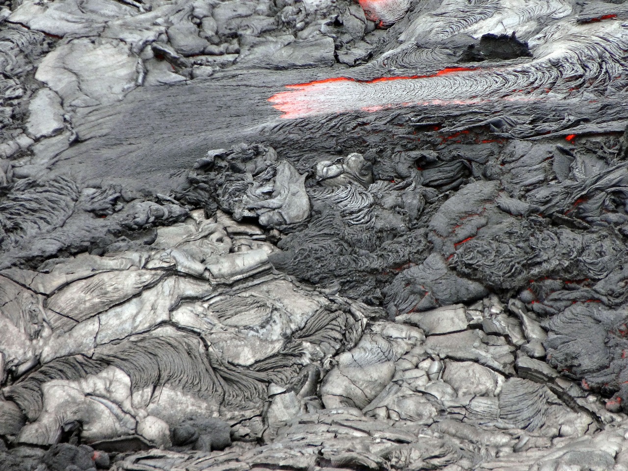 日本火山噴發實時動態，噴發影響及應對策略